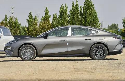 定位中大型车，终端还有优惠，盘点银河星耀8 PHEV优缺点